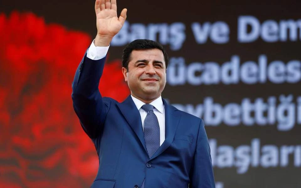 Ο Ερντογάν «γράφει» την Ευρώπη – Την παραμονή του Ντεμιρτάς στη φυλακή αποφάσισε το τουρκικό δικαστήριο